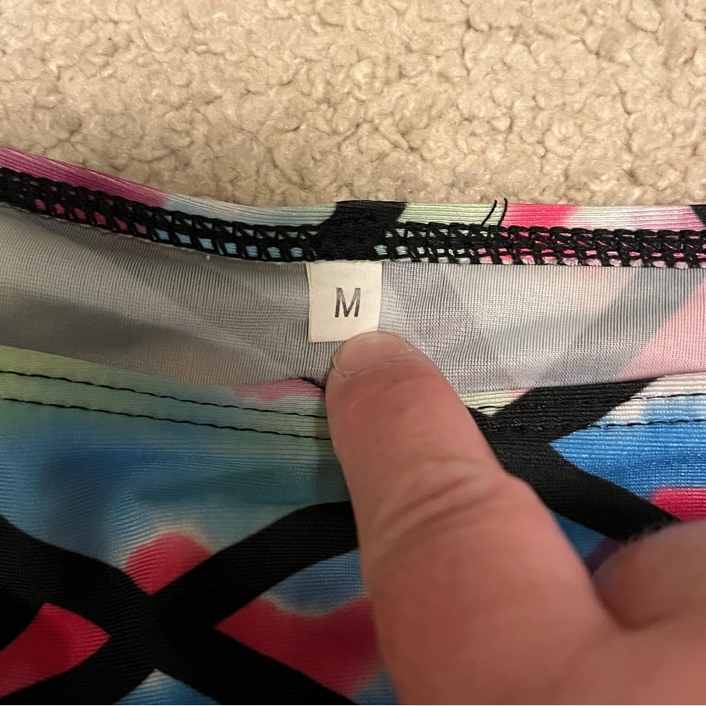 Symmetrical bikini medium - Picture 3 of 4